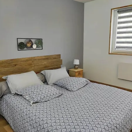 Holiday Home Near Lake And Leisure In Clos Du Bannet, Cleaning Included בית נופש *