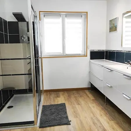 Holiday Home Near Lake And Leisure In Clos Du Bannet, Cleaning Included בית נופש