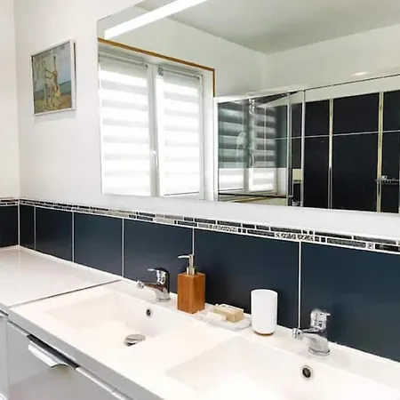 Holiday Home Near Lake And Leisure In Clos Du Bannet, Cleaning Included בית נופש